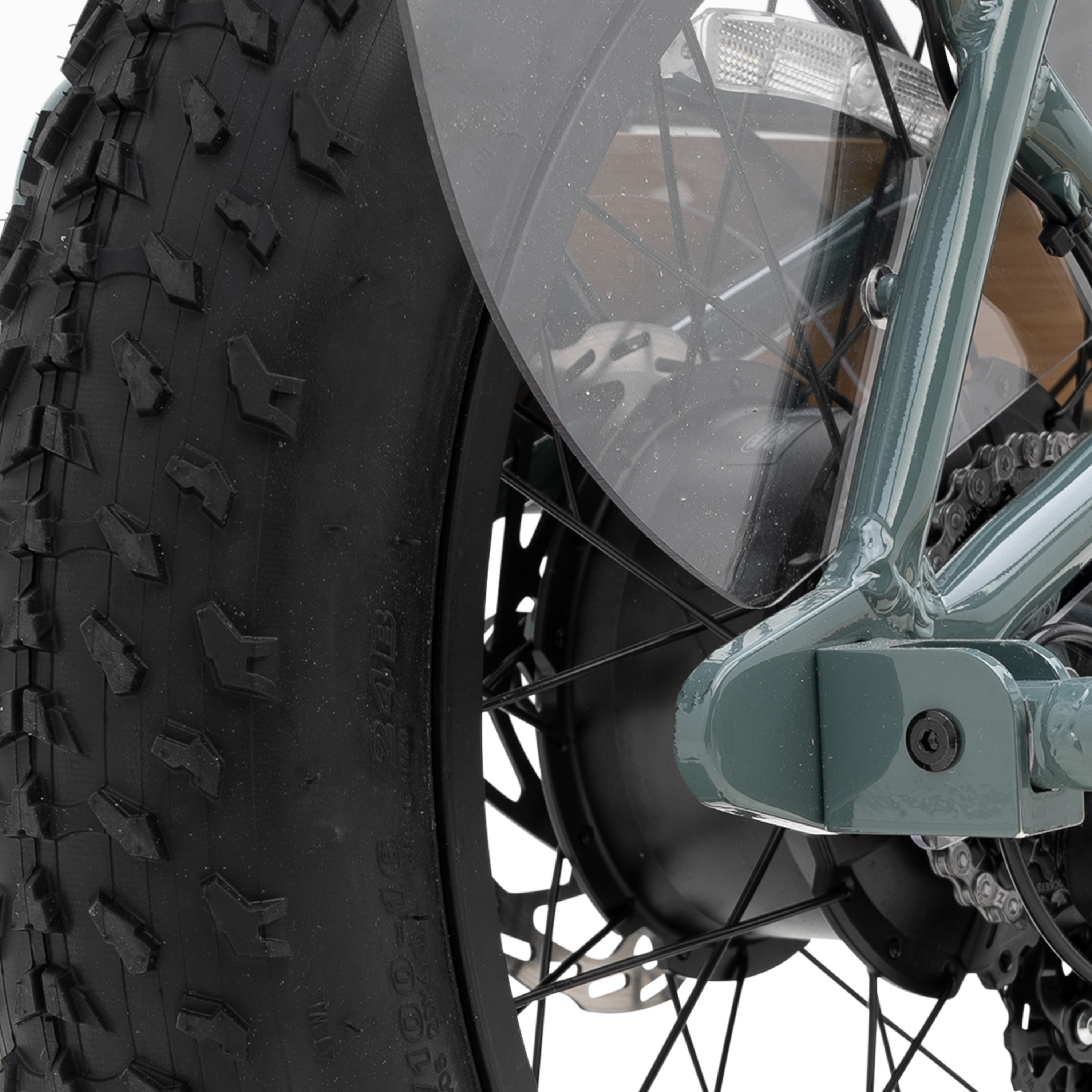 102725_HIGGS_CARGO_SB_HERO_DETAIL_MOTOR