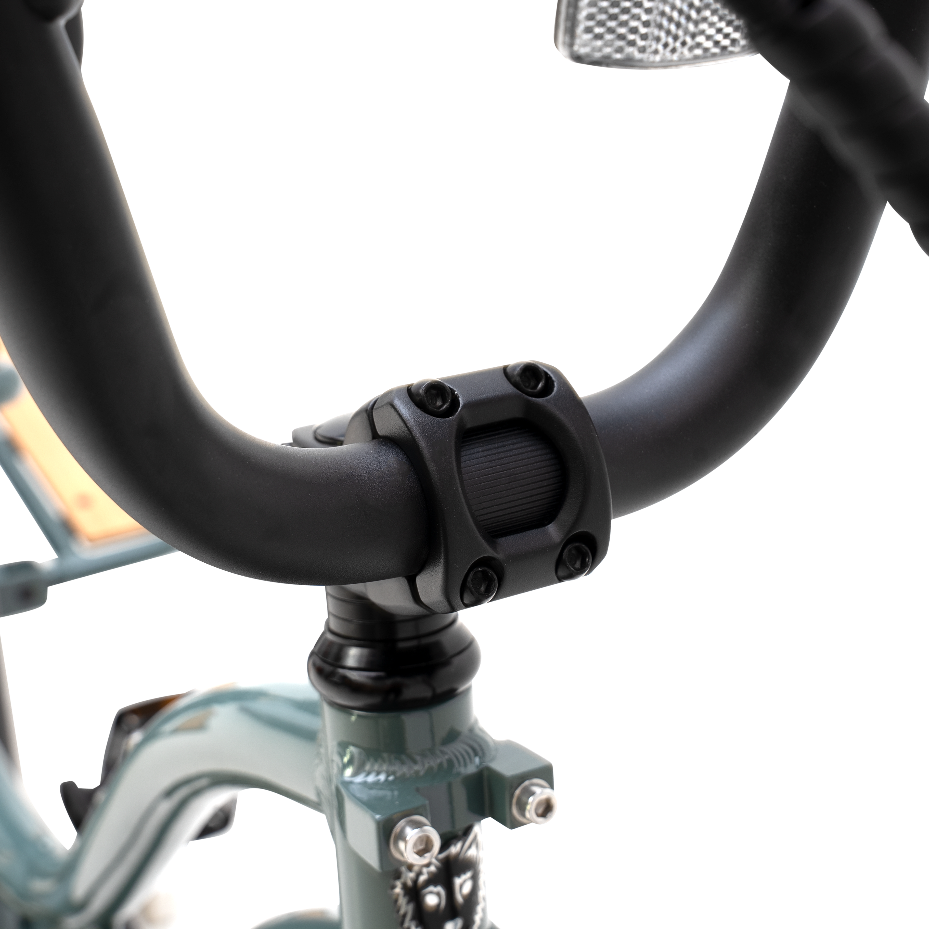 102725_HIGGS_CARGO_SB_HERO_DETAIL_THREADLESS_BAR